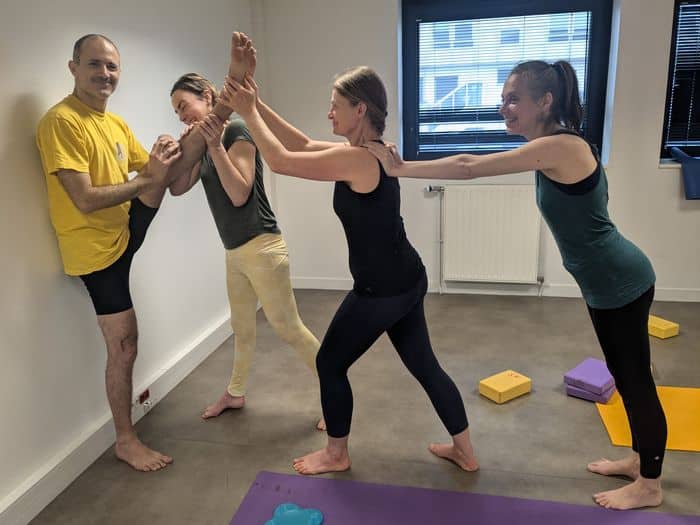 entraide yoga initial étirement