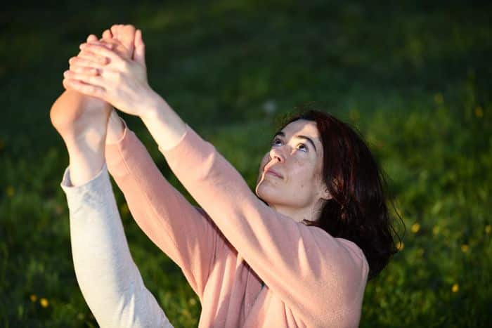yoga du cachemire posture demi pince